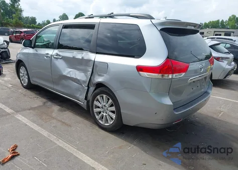2013 Toyota Sienna Limited 7 Passenger z USA, uszkodzony, nr VIN 5TDDK3DC3DS054803